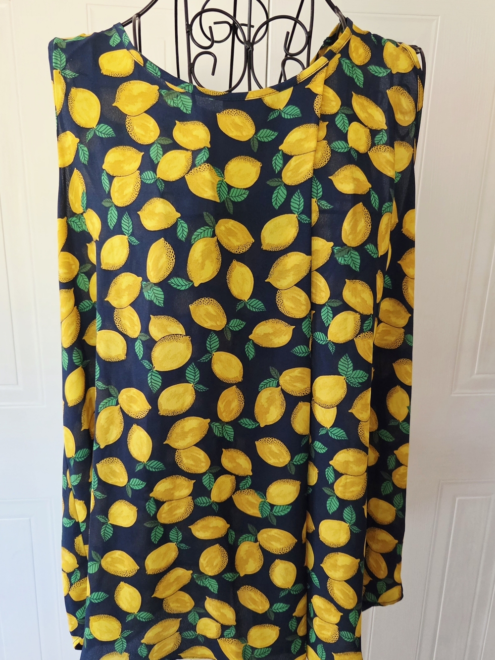 The Limited Lemon Print Sleeveless Blouse Top Size Medium